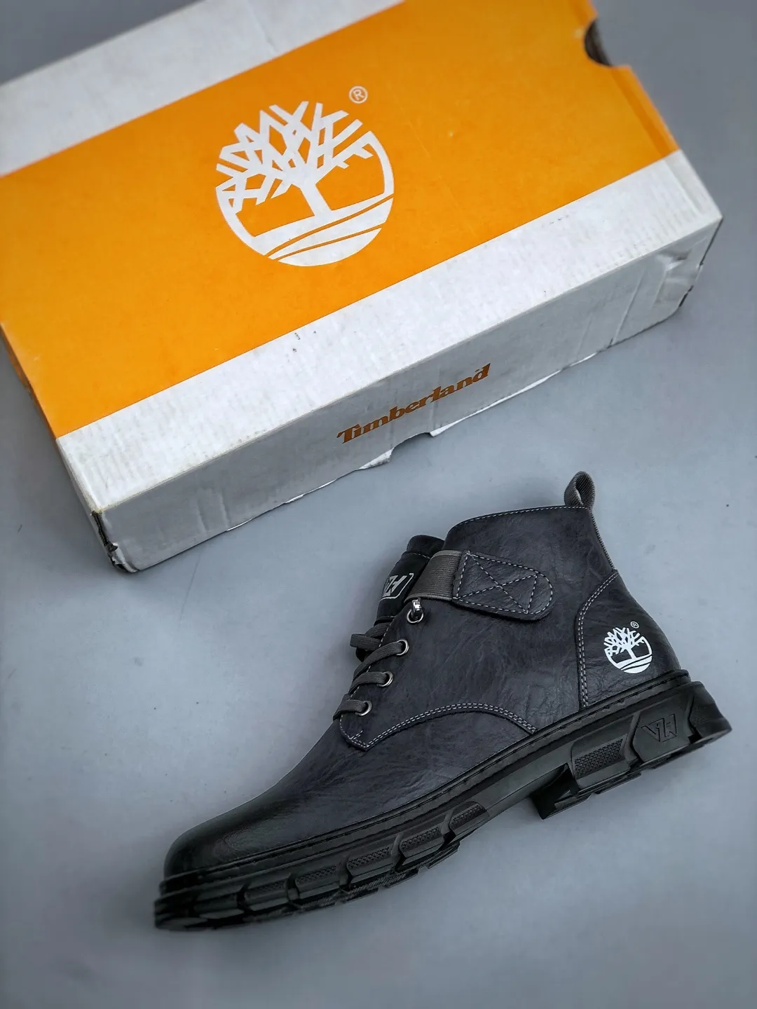 💰 480 Timberland Timberland/Timberland classic 25ss new high-top, classic re-creation, brand new upgrade, Guangdong factory quality, original box and original packaging. The fabric is made of Italian top frosted cowhide, with anti-odor and anti-corrosion genuine leather latex insoles to give you a perfect wearing experience. High-quality and durable, a must-have for sportsmen. Specializes in not looking handsome. High-quality and first-class foot feel. Exclusive supply. Size: 38-44